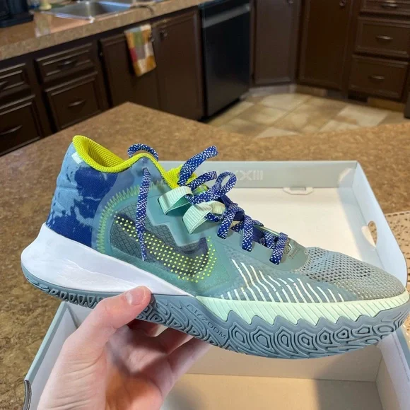 Kyrie flytrap 5 - Picture 6 of 8